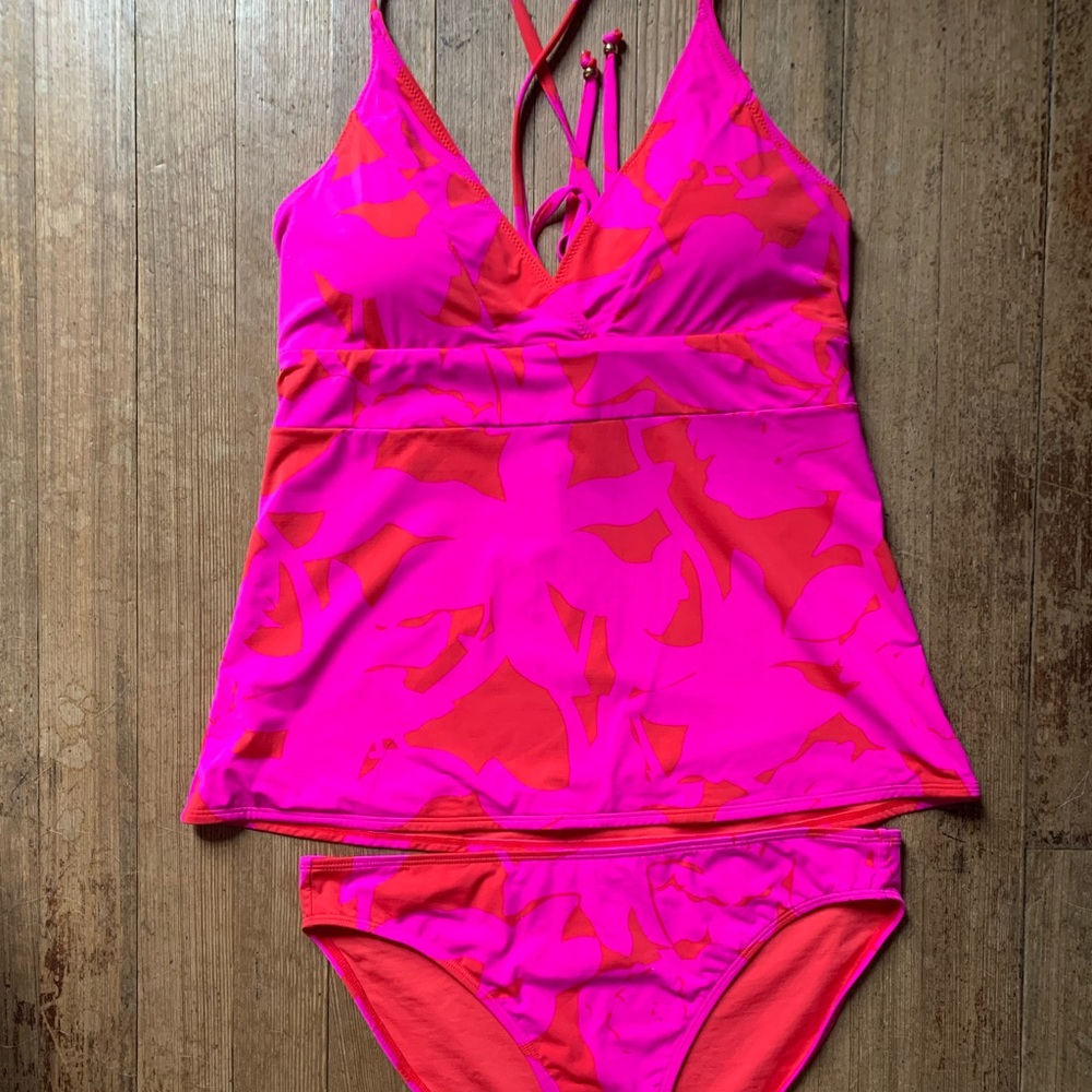Super Bright Pink and Red Vineyard Vines Tankini NWOT